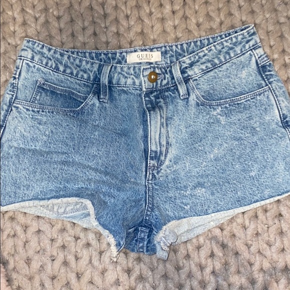 Guess lightwash denim shorts - Picture 1 of 3